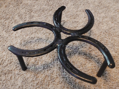 Easy welding project with horseshoes.